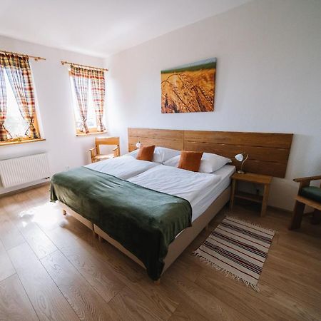 Bio Farma & Penzion Zlaty Hyl Novacany Экстерьер фото
