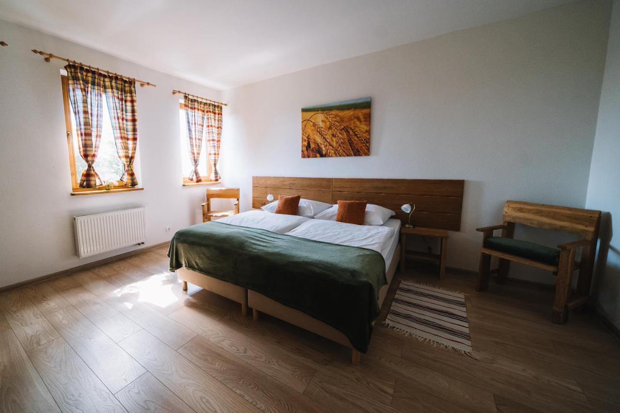 Bio Farma & Penzion Zlaty Hyl Novacany Экстерьер фото