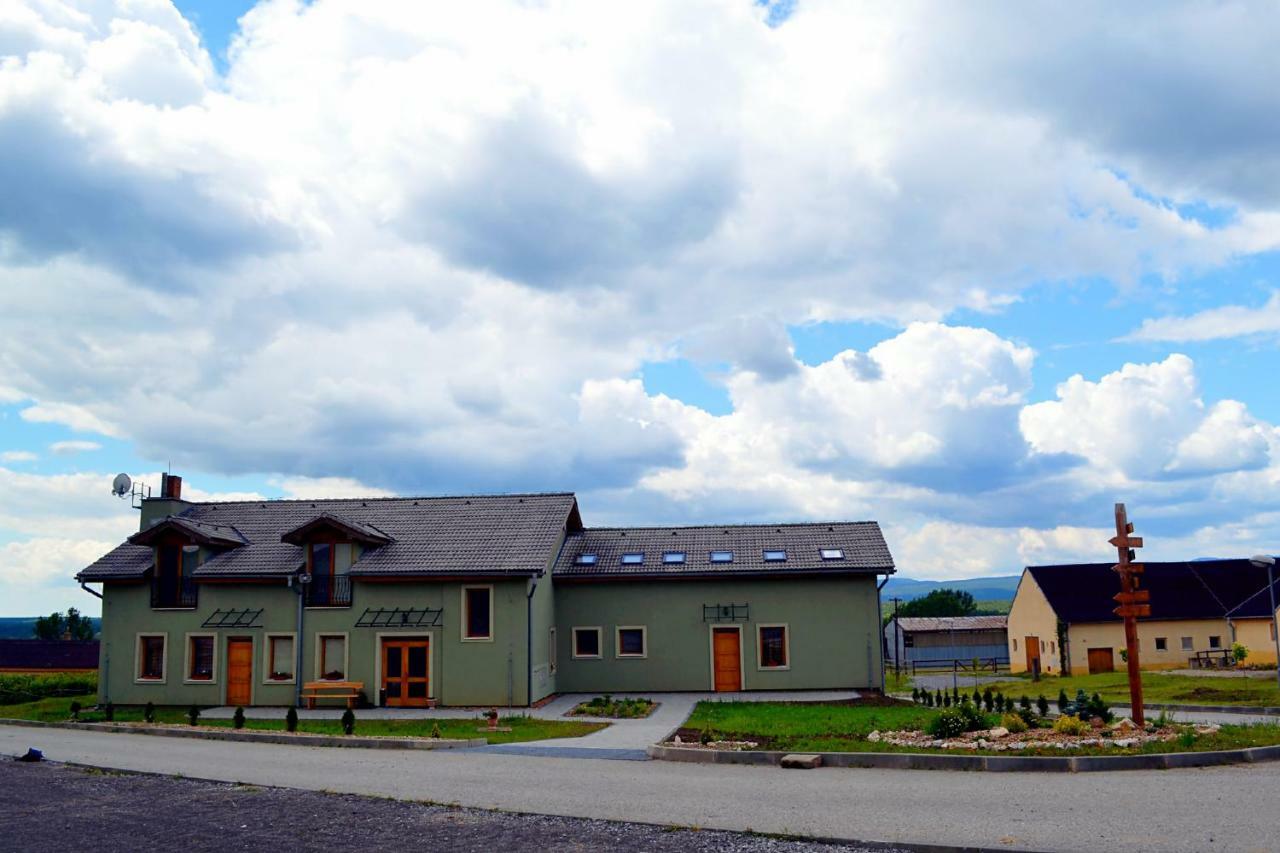 Bio Farma & Penzion Zlaty Hyl Novacany Экстерьер фото